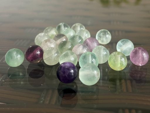 Fluorine, pierre naturelle principalement vertes et violettes idéal pour stimuler la concentration & la clarté d'esprit.